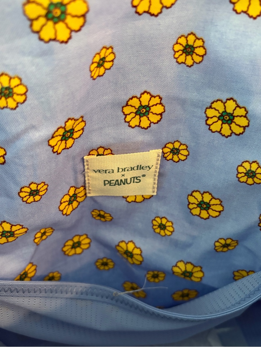 361, NWT Limited Edition Vera Bradley The Peanuts Large Original Duffle Bag. - Picture 8 of 9